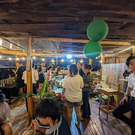The Gk House Hostel, Ecolliving, Central City, Natural Wooden, Chill View Rooftop, Restaurant And Cocktail Bar Cidade de Ho Chi Minh Exterior foto