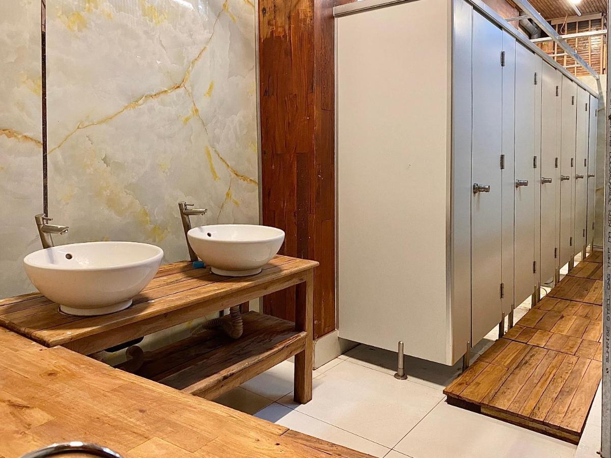 The Gk House Hostel, Ecolliving, Central City, Natural Wooden, Chill View Rooftop, Restaurant And Cocktail Bar Cidade de Ho Chi Minh Exterior foto