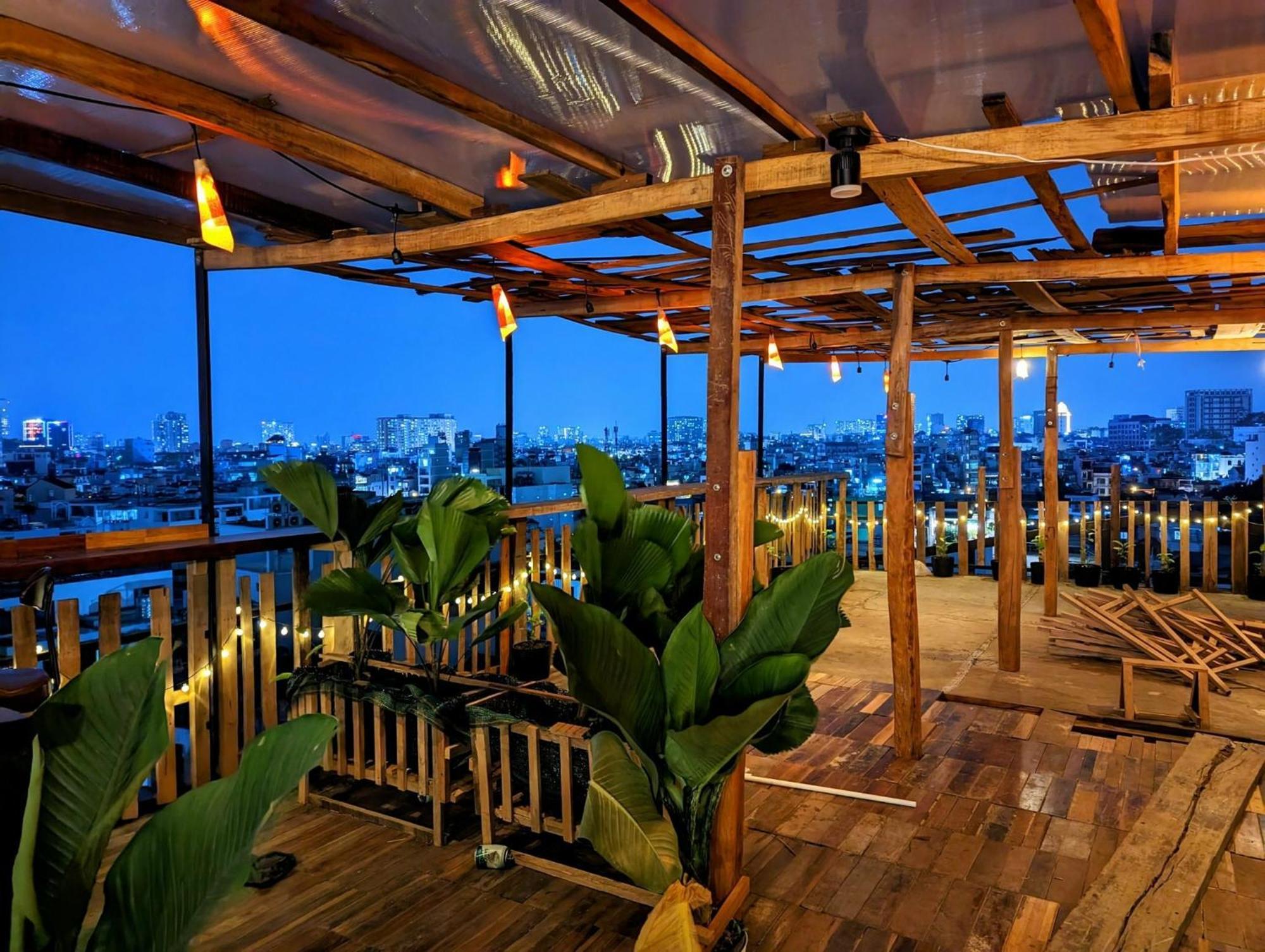 The Gk House Hostel, Ecolliving, Central City, Natural Wooden, Chill View Rooftop, Restaurant And Cocktail Bar Cidade de Ho Chi Minh Exterior foto