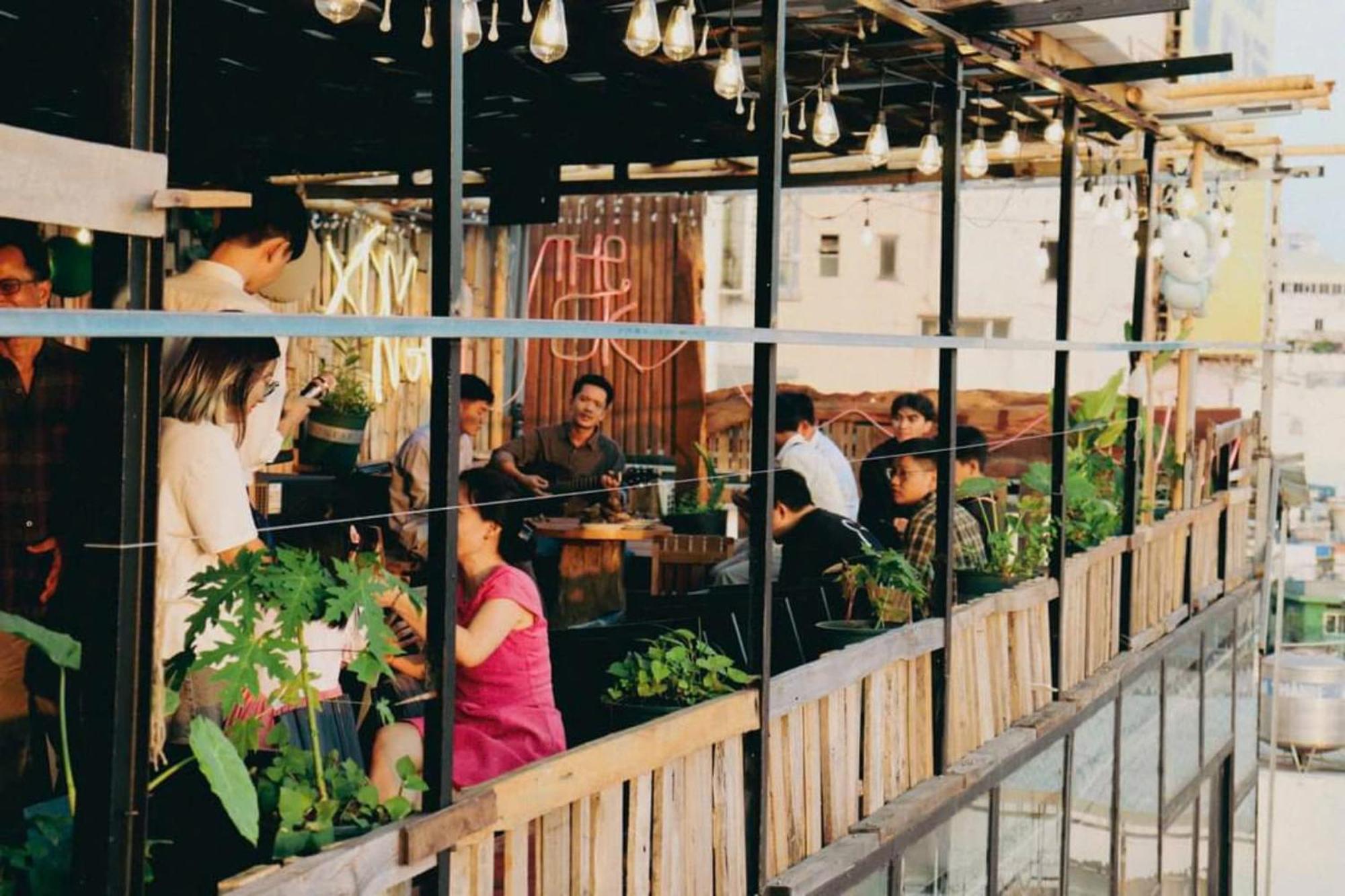The Gk House Hostel, Ecolliving, Central City, Natural Wooden, Chill View Rooftop, Restaurant And Cocktail Bar Cidade de Ho Chi Minh Exterior foto