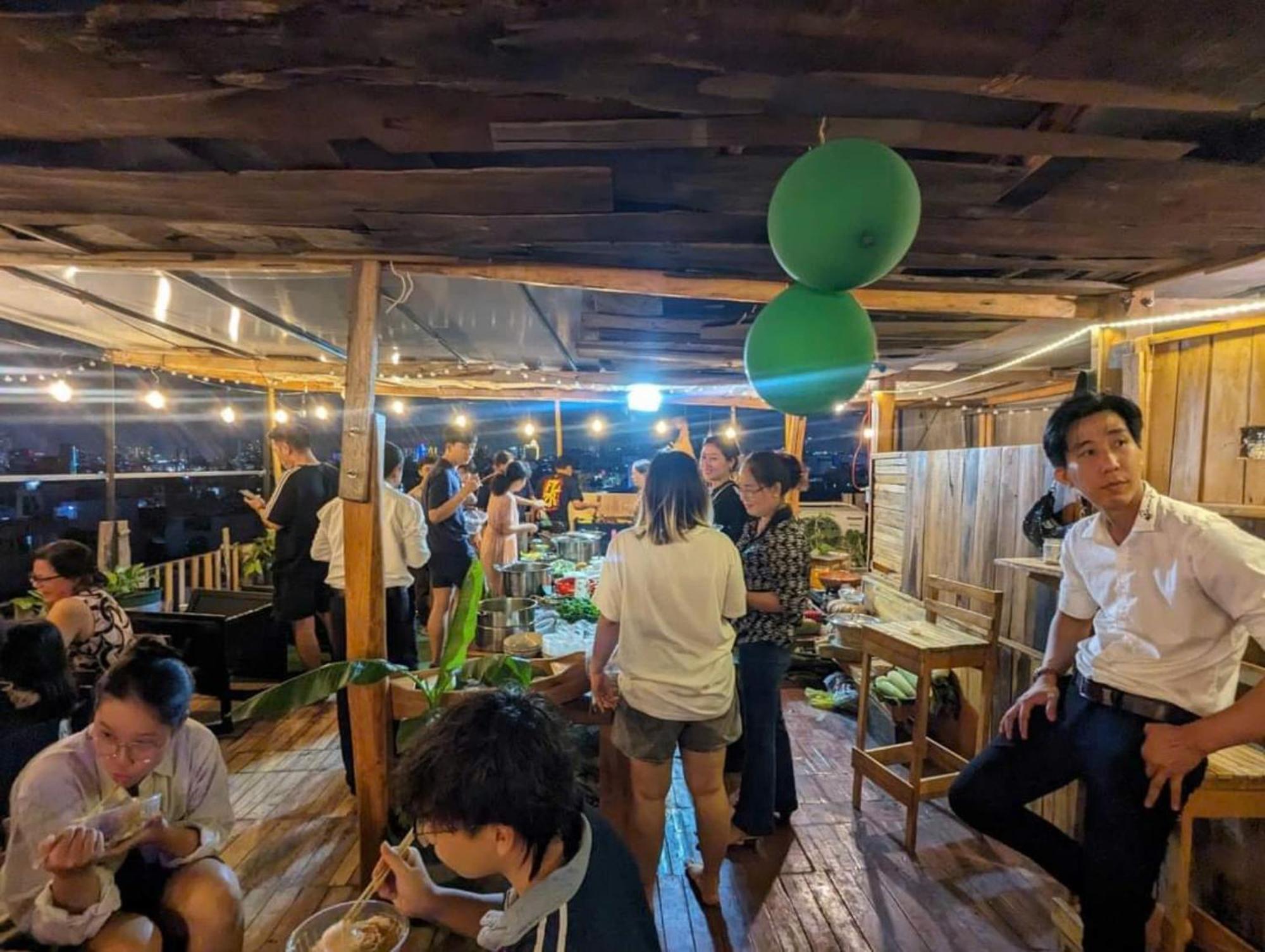 The Gk House Hostel, Ecolliving, Central City, Natural Wooden, Chill View Rooftop, Restaurant And Cocktail Bar Cidade de Ho Chi Minh Exterior foto